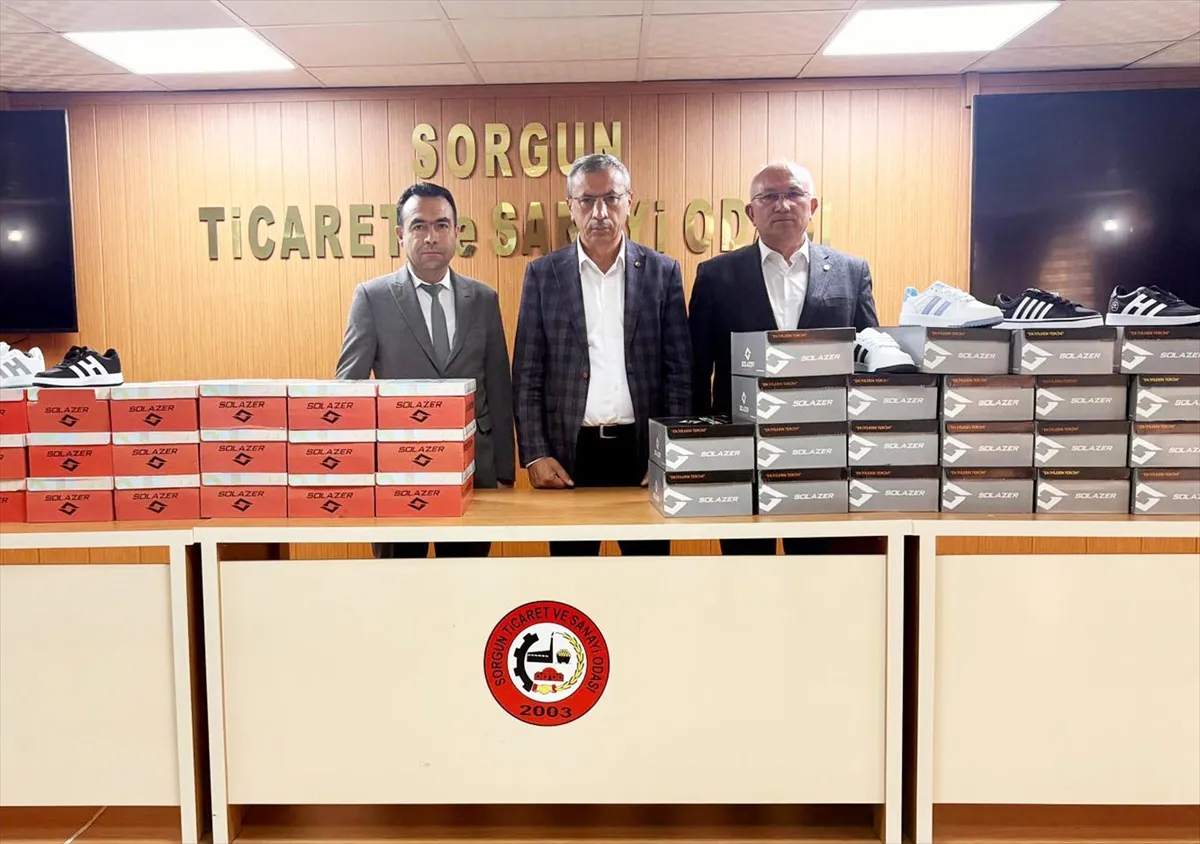 Sorgun TSO’dan öğrencilere ayakkabı yardımı Sorgun TSO’dan öğrencilere ayakkabı yardımı
