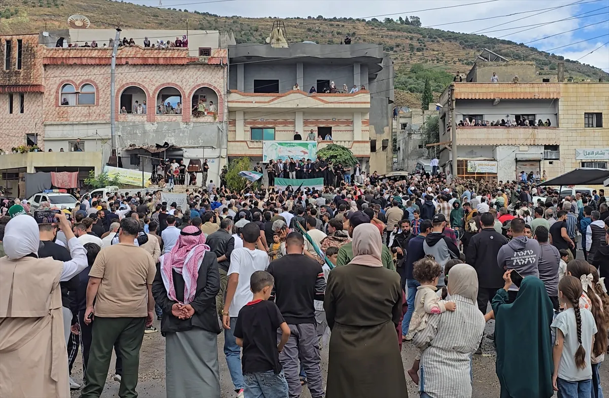 Suriye’de terörist Ural’ın katliam yaptığı köylerde sevinç gösterileri düzenlendi Suriye’de terörist Ural’ın katliam yaptığı köylerde sevinç gösterileri düzenlendi