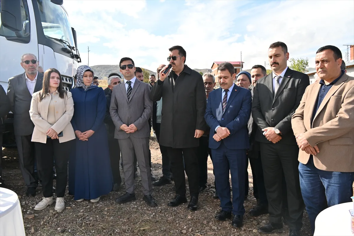 Suşehri’nde hayırsever iş insanı tarafından yaptırılacak caminin temeli atıldı