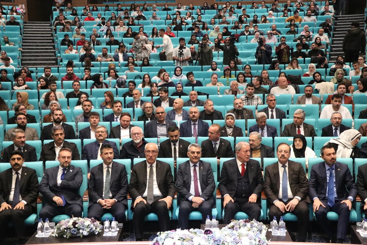 TBMM Milli Savunma Komisyonu Başkanı Akar, Yozgat’ta konferansta konuştu TBMM Milli Savunma Komisyonu Başkanı Akar, Yozgat’ta konferansta konuştu