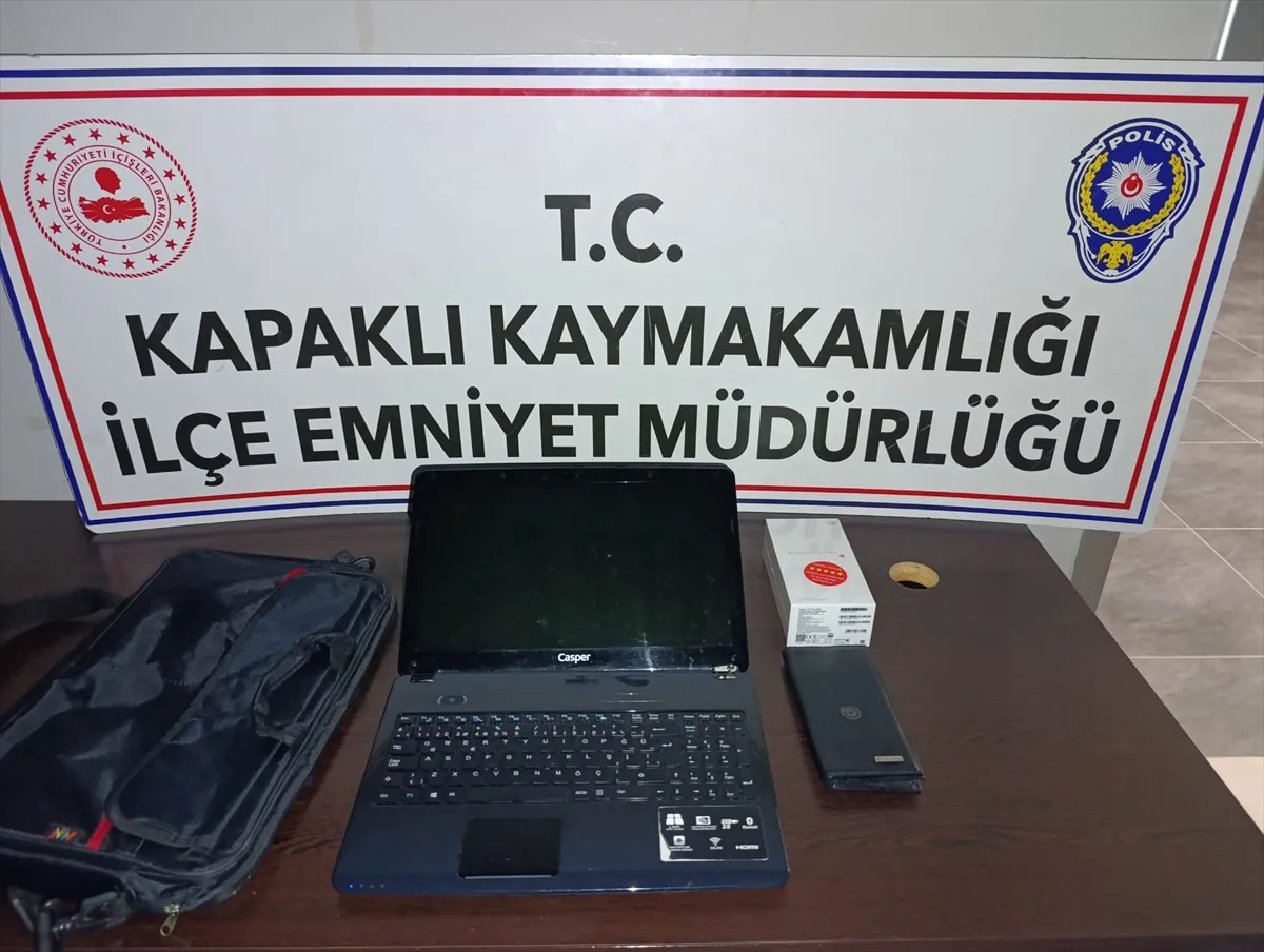 Tekirdağ’da otomobilden hırsızlık yaptığı iddia edilen şüpheli tutuklandı Tekirdağ’da otomobilden hırsızlık yaptığı iddia edilen şüpheli tutuklandı