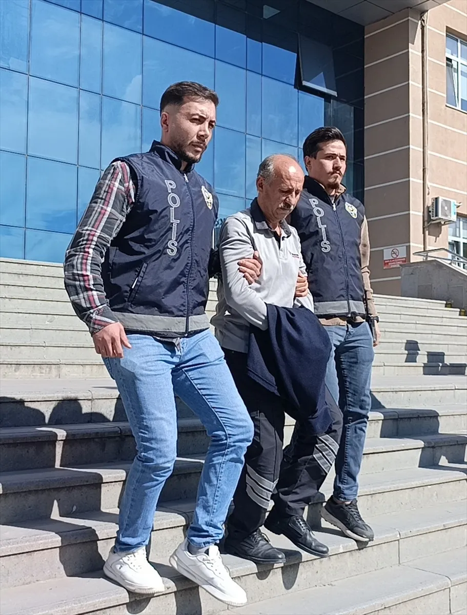Tekirdağ’da oyuncak silahla kuyumcuyu soymaya çalışan şüpheli tutuklandı Tekirdağ’da oyuncak silahla kuyumcuyu soymaya çalışan şüpheli tutuklandı