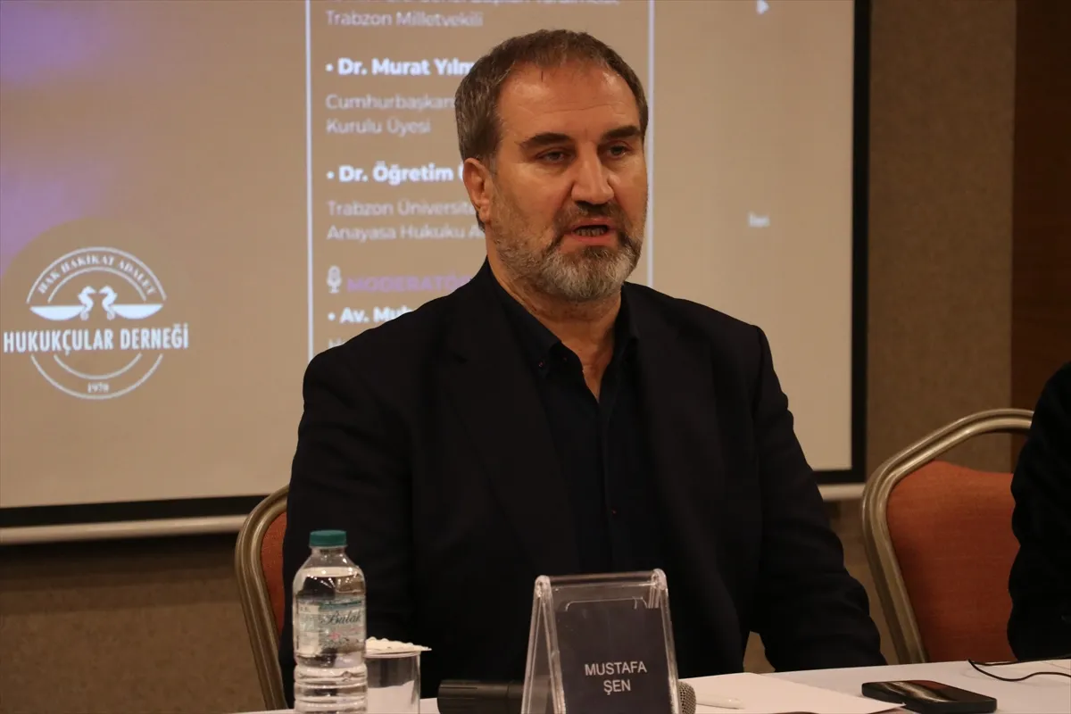 Trabzon’da "Terörsüz Türkiye ve Hukuk Buluşmaları" paneli düzenlendi 4. kare