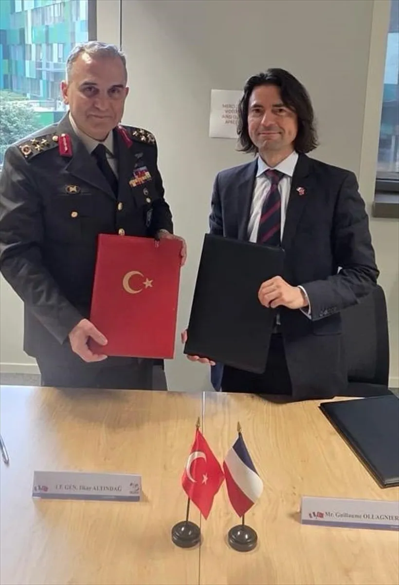 Türkiye ile Fransa arasında Savunma İş Birliği Yol Haritası imzalandı Türkiye ile Fransa arasında Savunma İş Birliği Yol Haritası imzalandı
