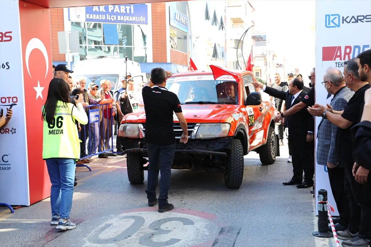 Türkiye Offroad Şampiyonası’nın final ayağı Sakarya’da seremonik startla başladı Türkiye Offroad Şampiyonası’nın final ayağı Sakarya’da seremonik startla başladı