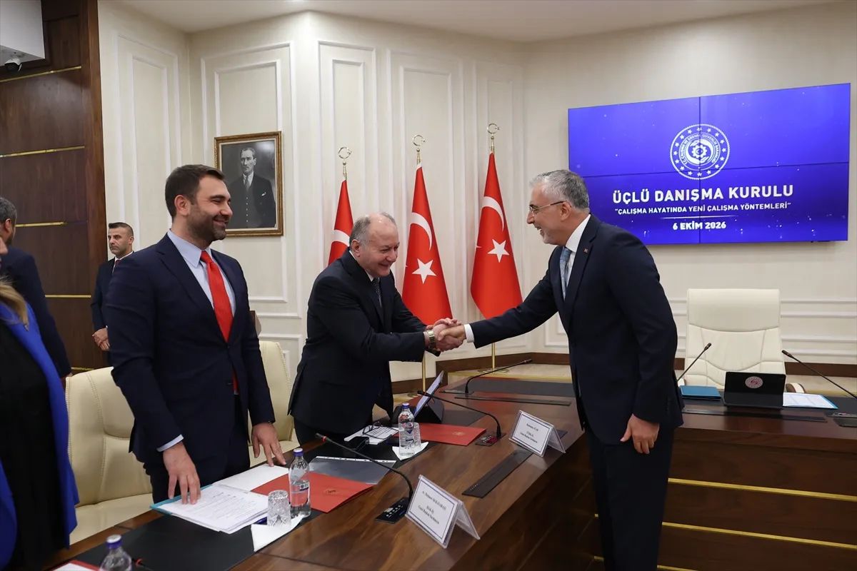 Üçlü Danışma Kurulu Çalışma Hayatında Yeni Çalışma Yöntemleri gündemiyle toplandı Üçlü Danışma Kurulu Çalışma Hayatında Yeni Çalışma Yöntemleri gündemiyle toplandı