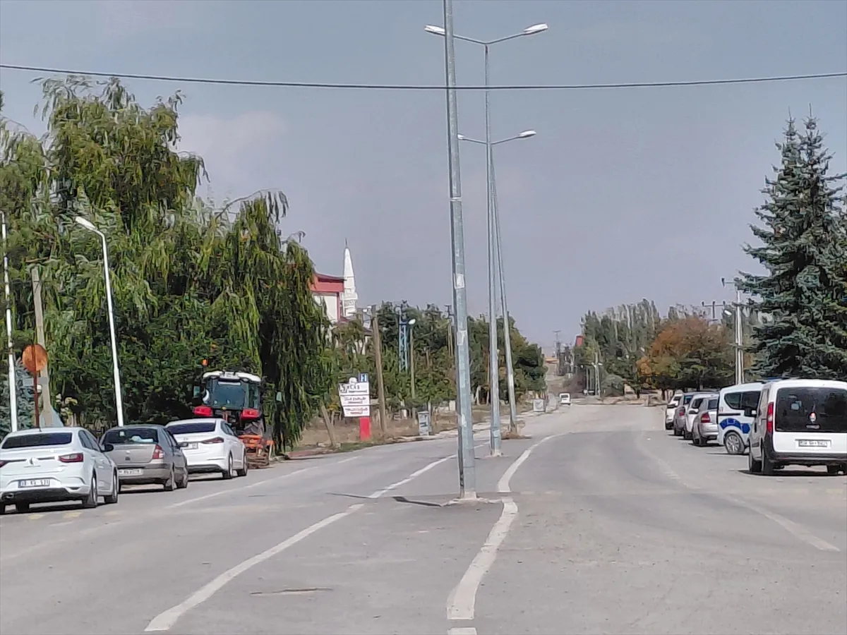 Ulaş’ta cadde aydınlatmaları yenilenecek Ulaş’ta cadde aydınlatmaları yenilenecek