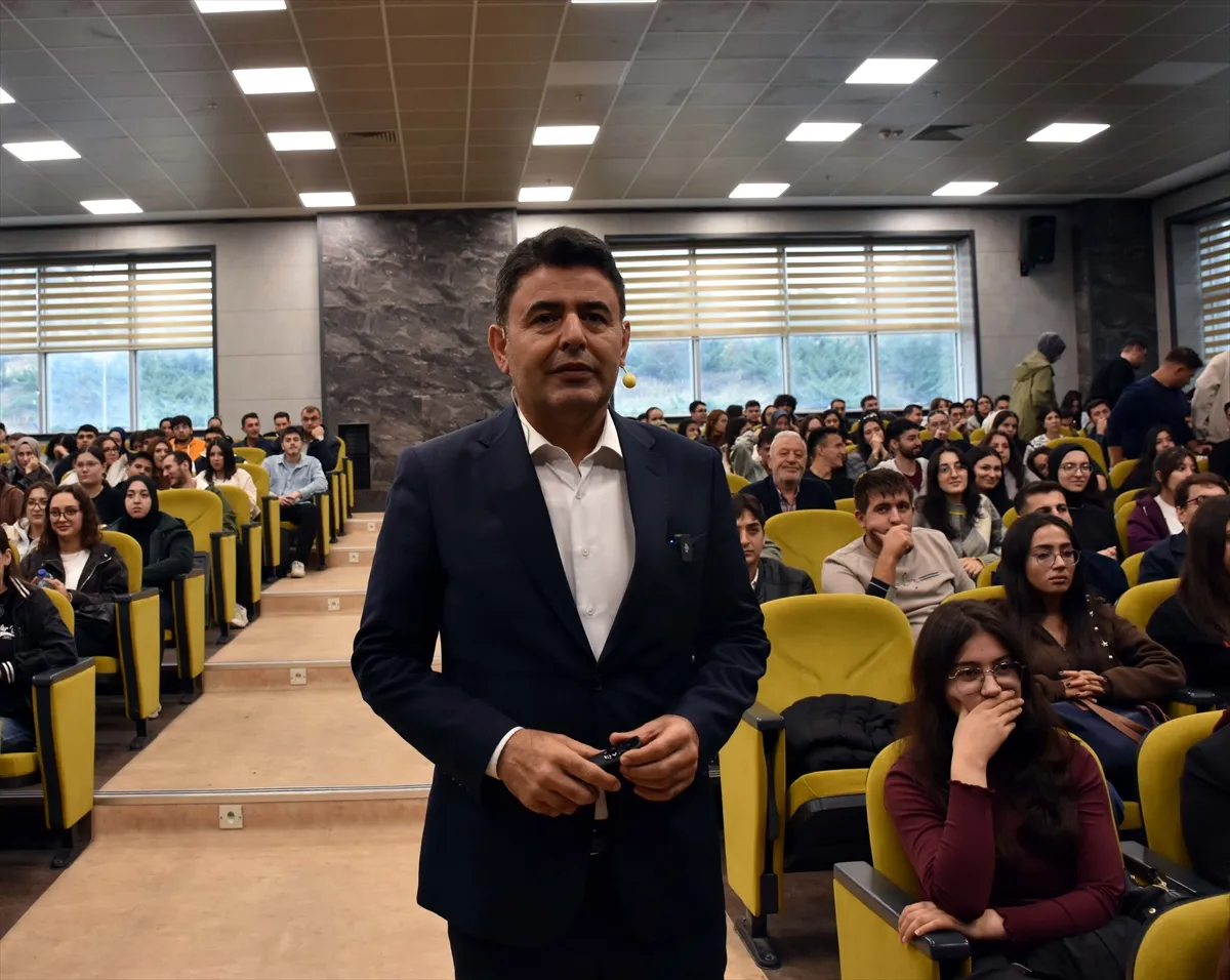 Ulaştırma ve Altyapı Bakan Yardımcısı Boyraz, Kırıkkale’de üniversite öğrencileriyle bir araya geldi