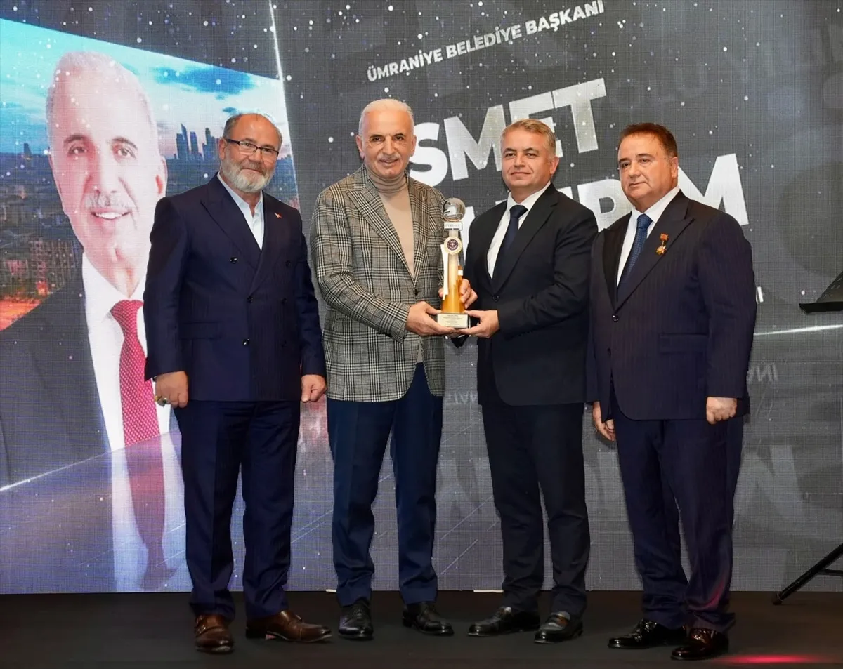 Ümraniye Belediye Başkanı Yıldırım’a İstanbul’da Yılın Belediye Başkanı ödülü