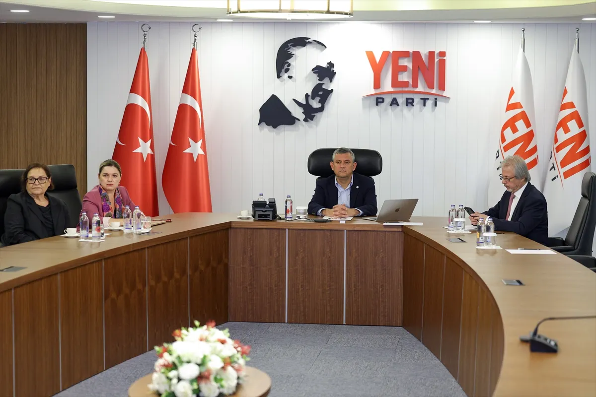 Yeni Parti Genel Başkanı Özel, Sosyalist Enternasyonal toplantısına çevrim içi katıldı Yeni Parti Genel Başkanı Özel, Sosyalist Enternasyonal toplantısına çevrim içi katıldı