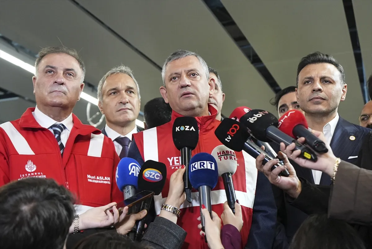 Özel, Ümraniye-Ataşehir-Göztepe Metro Hattı test sürüşüne katıldı Özel, Ümraniye-Ataşehir-Göztepe Metro Hattı test sürüşüne katıldı