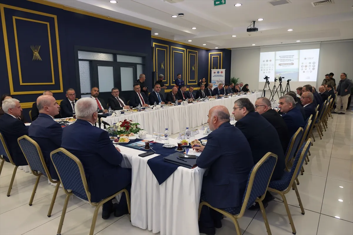 YÖK Başkanı Prof. Dr. Özvar, Sinop’ta üniversite rektörleriyle bir araya geldi YÖK Başkanı Prof. Dr. Özvar, Sinop’ta üniversite rektörleriyle bir araya geldi