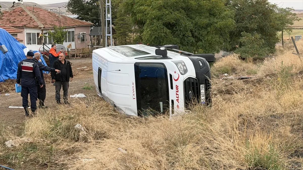 Yozgat’ta minibüsün devrilmesi sonucu 8 kişi yaralandı Yozgat’ta minibüsün devrilmesi sonucu 8 kişi yaralandı