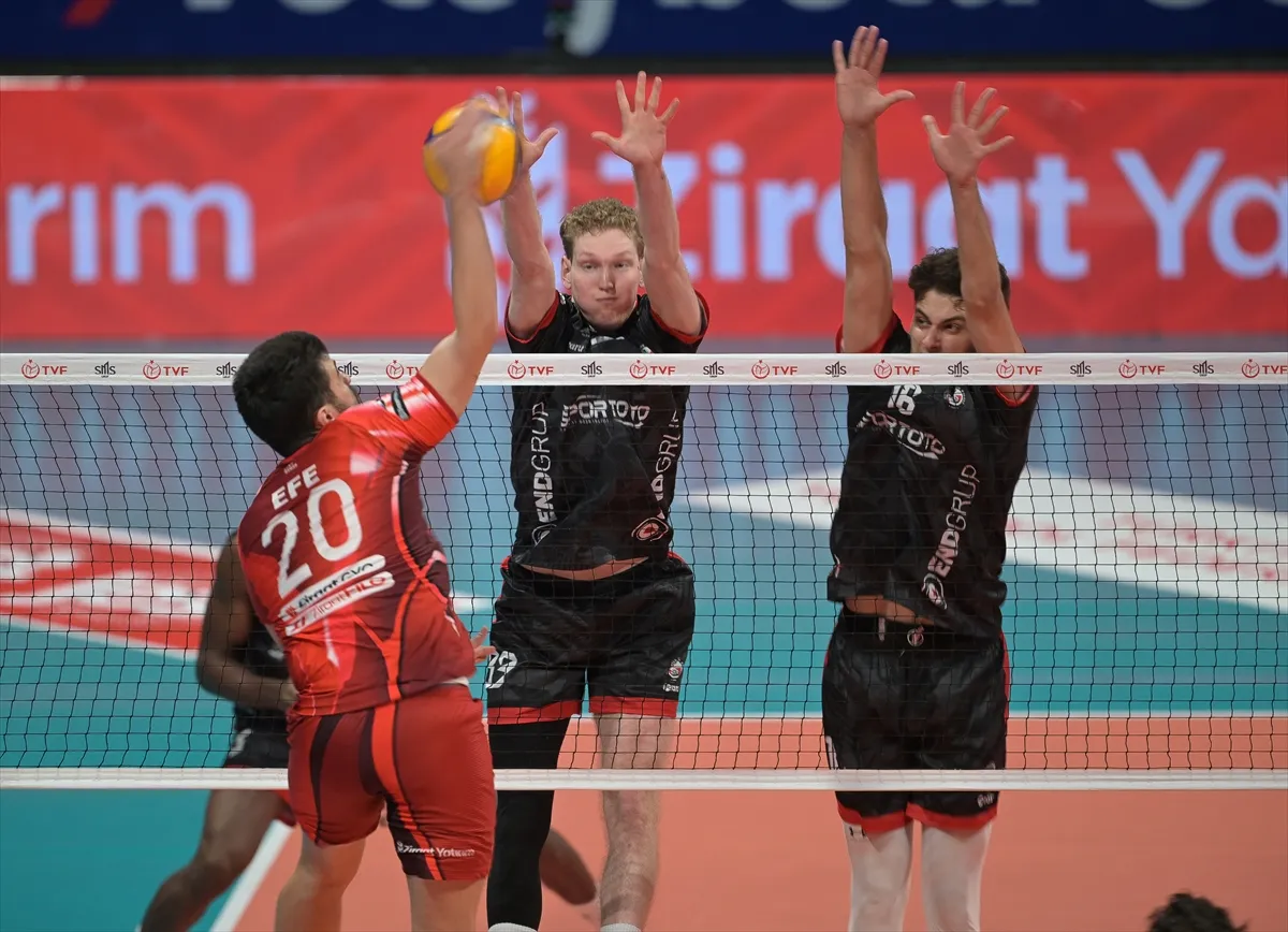 Ziraat Bankkart - Gaziantep Gençlikspor maçı oynanıyor 3. kare
