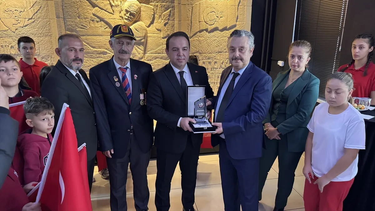 Zonguldak’ta ortaokul öğrencilerinin emeğiyle hazırlanan 18 Mart Çanakkale Zaferi rölyefinin açılışı yapıldı