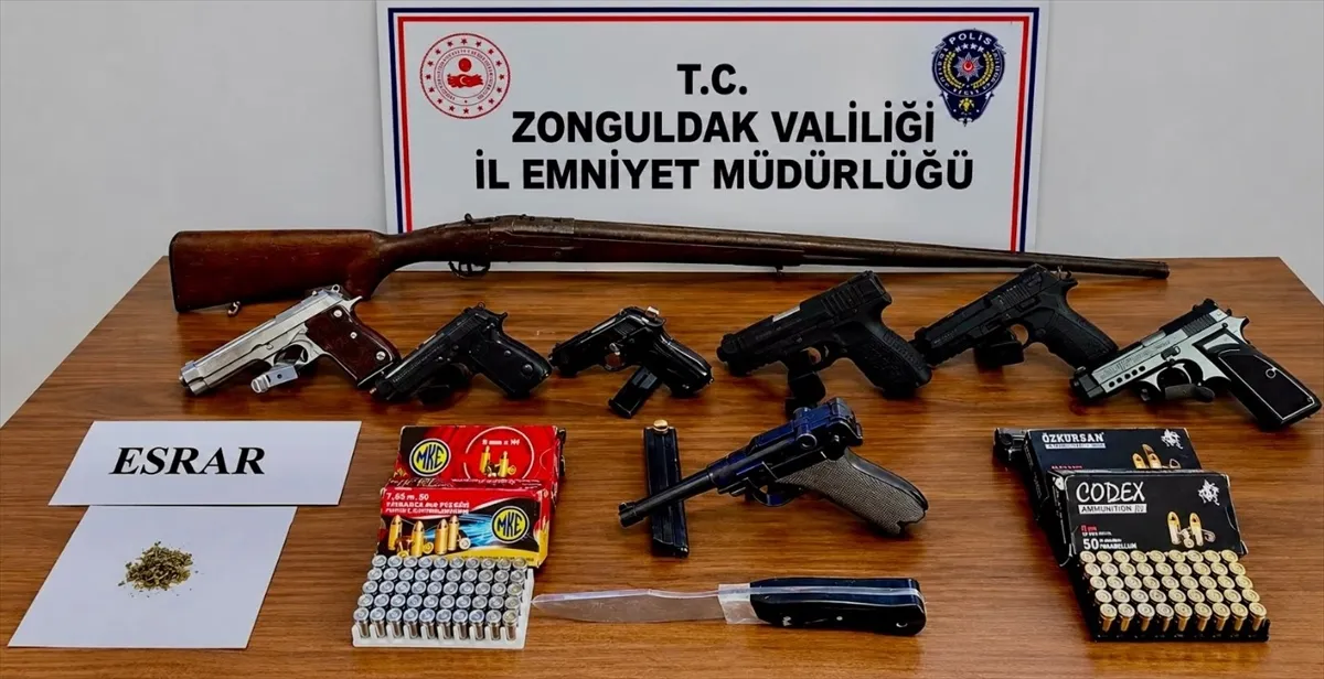 Zonguldak’ta ruhsatsız silah operasyonunda 3 şüpheli tutuklandı Zonguldak’ta ruhsatsız silah operasyonunda 3 şüpheli tutuklandı