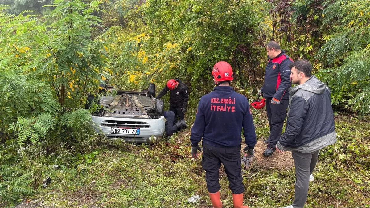 Zonguldak’ta şarampole devrilen otomobildeki 3 kişi yaralandı