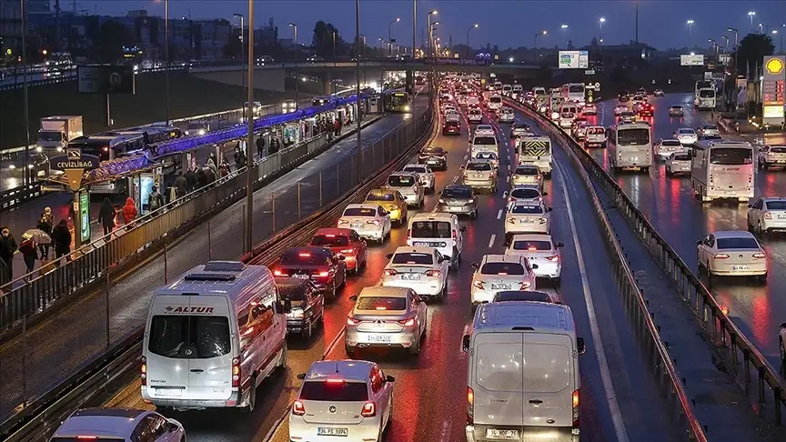 Antalya Valisi Şahin, kentteki hortum ve trafik kazası hakkında açıklamada bulundu