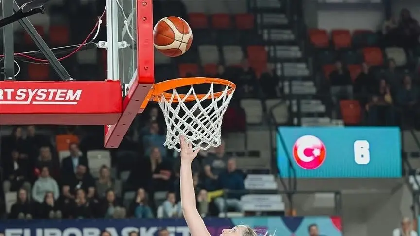 DÜZELTME - Basketbolda 2026-2027 sezonunun yayın programı başlıklı haberimizde Emlak Konut’un mücadele ettiği organizasyon FIBA Kadınlar Avrupa Ligi olarak düzeltilmiştir. DÜZELTME - Basketbolda 2026-2027 sezonunun yayın programı başlıklı haberimizde Emlak Konut’un mücadele ettiği organizasyon FIBA Kadınlar Avrupa Ligi olarak düzeltilmiştir.