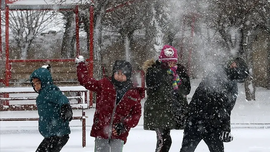 Fransa’da eylemler nedeniyle liselerde eğitime bu hafta ara verildi