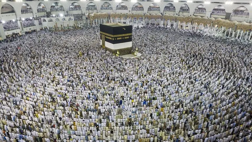 Kabe ve Mescidi Nebevi imamları, Husilerin Mekke ve Medine’yi hedef almasına tepki gösterdi
