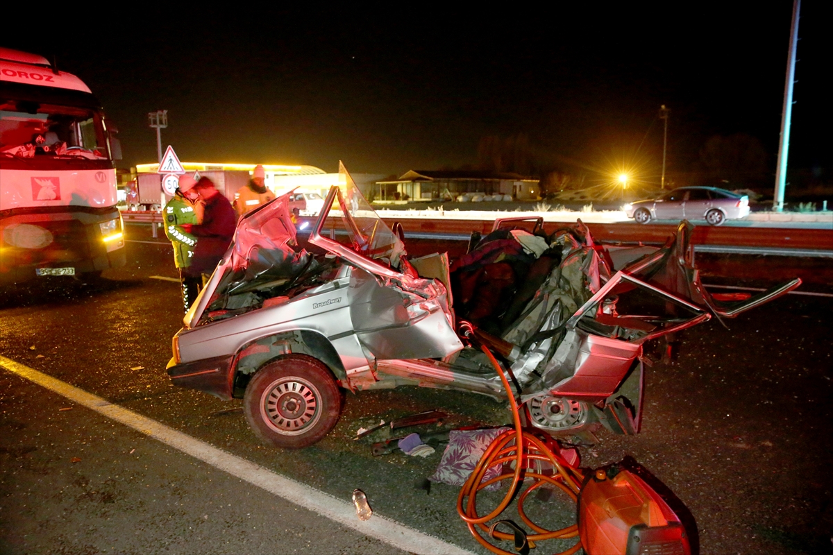kayseri de trafik kazasinda kari koca yasamini yitirdi cocuklari yaralandi kayseri bugun haberleri