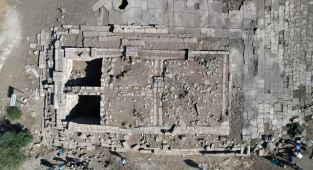 Aigai Antik Kenti'nde Athena Tapınağı'nın silüeti ortaya çıktı