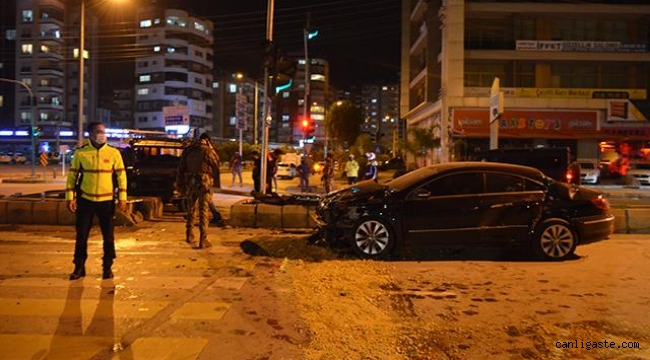 Mersin'de özel harekat polislerini taşıyan araç ile otomobil çarpıştı: 6  yaralı - Gündem - Kayseri Canlı Gaste