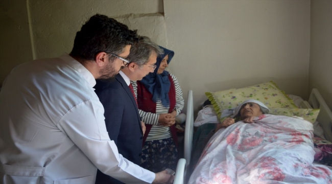 Kayseri'de 1026 yatalak hastaya motorlu karyola teslim edildi