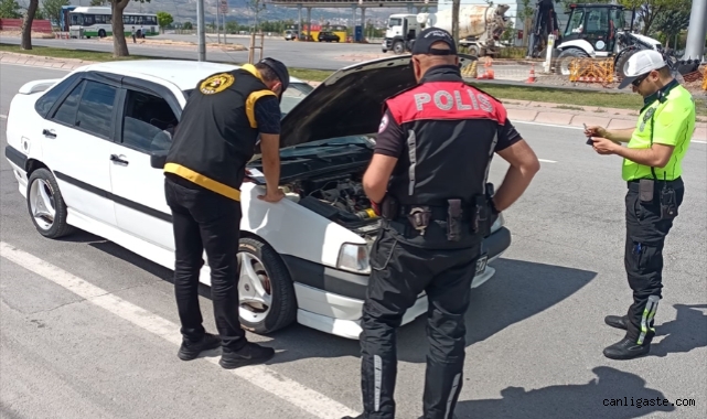 Kayseri'de oto hırsızlık polisleri denetim yaptı