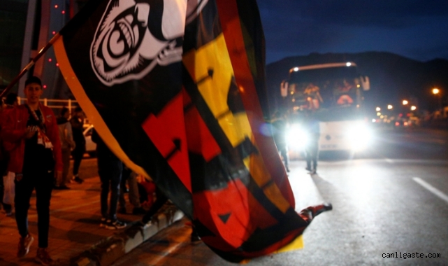 Kayserisporlu taraftarlar Türkiye Kupası finali için yola çıktı
