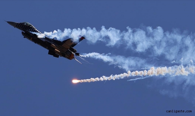 SOLOTÜRK'ün yeni manevrası F-16 sınırlarını aştı
