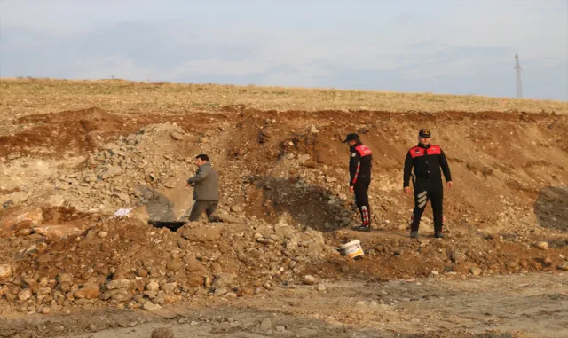 Adıyaman’da oda mezarda 1600 yıllık insan iskeletleri bulundu Adıyaman’da oda mezarda 1600 yıllık insan iskeletleri bulundu