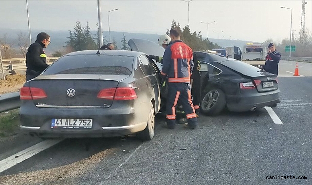 Anadolu Otoyolu’nda iki otomobil çarpıştı: 3 yaralı Anadolu Otoyolu’nda iki otomobil çarpıştı: 3 yaralı