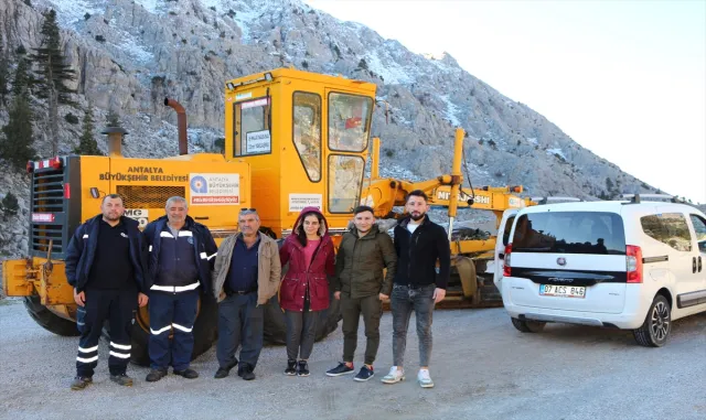 Antalya’da kar nedeniyle yolda mahsur kalan 4 kişi kurtarıldı Antalya’da kar nedeniyle yolda mahsur kalan 4 kişi kurtarıldı