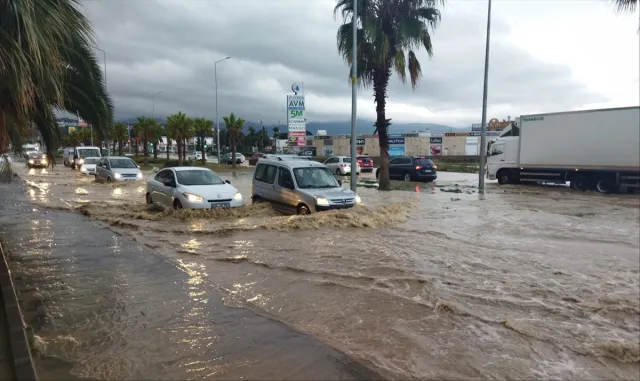 Aydın’da sağanak ve dolu etkili oldu Aydın’da sağanak ve dolu etkili oldu