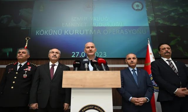 Bakan Soylu, İzmir’deki Kökünü Kurutma Operasyonu’na ilişkin açıklama yaptı: Bakan Soylu, İzmir’deki Kökünü Kurutma Operasyonu’na ilişkin açıklama yaptı: