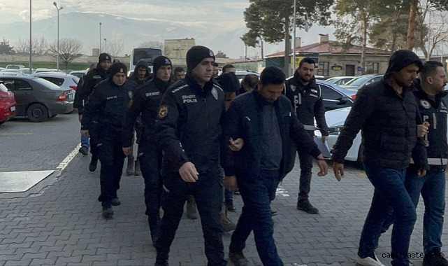Başkasının yerine ehliyet sınavına giren şüpheliler adliyede Başkasının yerine ehliyet sınavına giren şüpheliler adliyede