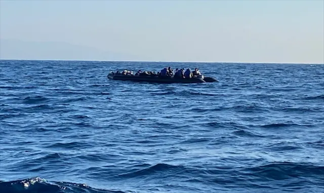 Çanakkale açıklarında 35 düzensiz göçmen kurtarıldı Çanakkale açıklarında 35 düzensiz göçmen kurtarıldı