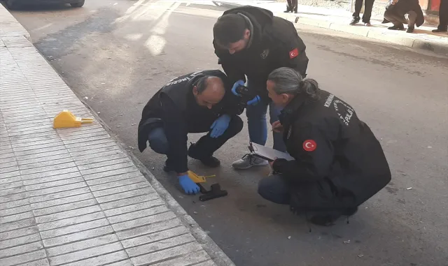 Çorum’da bir iş yerini kurşunladığı öne sürülen şüpheli yaralı bulundu Çorum’da bir iş yerini kurşunladığı öne sürülen şüpheli yaralı bulundu
