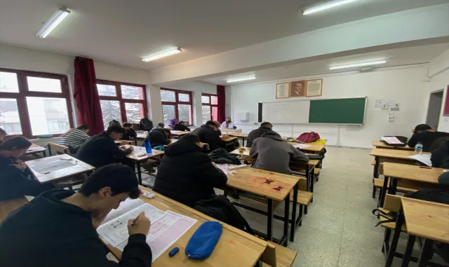 Darüşşifa Okulları’nın matematik ekspertizi sınavının birinci aşaması Gölbaşı’nda yapıldı Darüşşifa Okulları’nın matematik ekspertizi sınavının birinci aşaması Gölbaşı’nda yapıldı