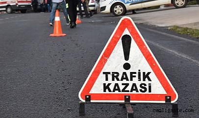 Direksiyon hakimiyeti kaybedilen otomobil evin duvarına çarptı Direksiyon hakimiyeti kaybedilen otomobil evin duvarına çarptı