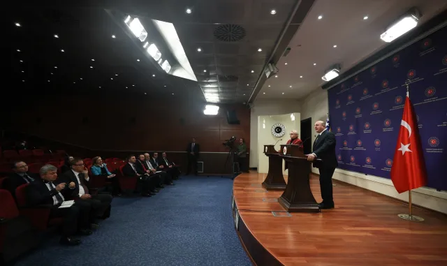 Dışişleri Bakanı Çavuşoğlu, Bosna-Hersekli mevkidaşıyla ortak basın toplantısında konuştu: (1) Dışişleri Bakanı Çavuşoğlu, Bosna-Hersekli mevkidaşıyla ortak basın toplantısında konuştu: (1)