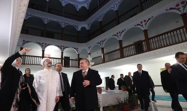 Diyanet İşleri Başkanı Erbaş, Tokat’ta Kur’an kurslarını ziyaret etti Diyanet İşleri Başkanı Erbaş, Tokat’ta Kur’an kurslarını ziyaret etti
