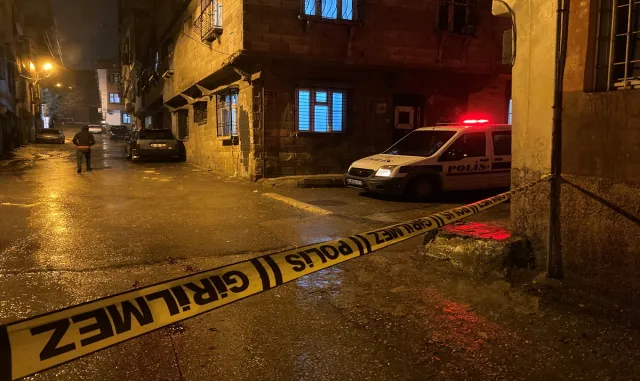 Gaziantep’te 3 kişinin öldüğü silahlı kavgaya ilişkin 5 zanlı tutuklandı Gaziantep’te 3 kişinin öldüğü silahlı kavgaya ilişkin 5 zanlı tutuklandı