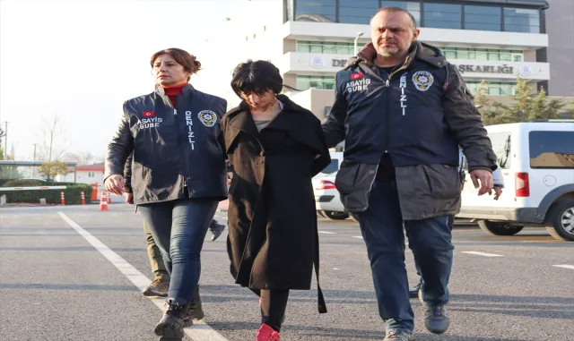 GÜNCELLEME - Denizli’de 2 yaşındaki çocuğun ölü bulunmasına ilişkin 3 kişi tutuklandı GÜNCELLEME - Denizli’de 2 yaşındaki çocuğun ölü bulunmasına ilişkin 3 kişi tutuklandı