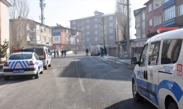 GÜNCELLEME - Erzurum’da evinde başından silahla vurulan genç kadın ağır yaralandı GÜNCELLEME - Erzurum’da evinde başından silahla vurulan genç kadın ağır yaralandı