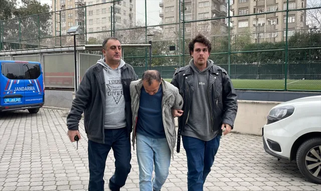 GÜNCELLEME - Samsun’da okul binasında annesini silahla öldüren zanlı ile babası adliyede GÜNCELLEME - Samsun’da okul binasında annesini silahla öldüren zanlı ile babası adliyede