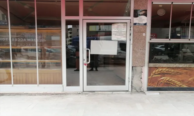GÜNCELLEME - Tekirdağ’da vitrinindeki yiyeceklerin üzerinde fare gezen iş yeri mühürlendi GÜNCELLEME - Tekirdağ’da vitrinindeki yiyeceklerin üzerinde fare gezen iş yeri mühürlendi