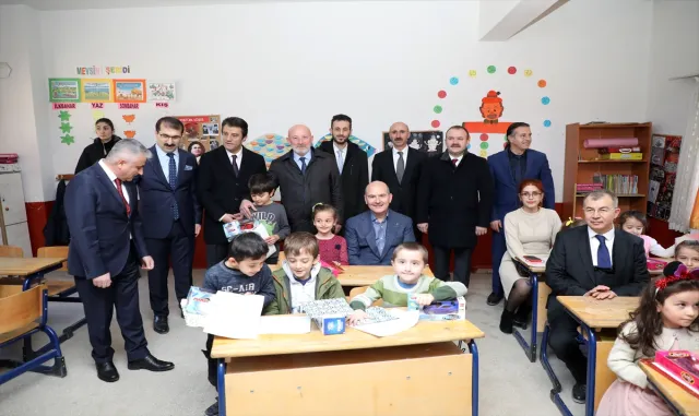 İçişleri Bakanı Soylu, Yusufeli’nde yangınzedeler için inşa edilen konutlarda inceleme yaptı İçişleri Bakanı Soylu, Yusufeli’nde yangınzedeler için inşa edilen konutlarda inceleme yaptı